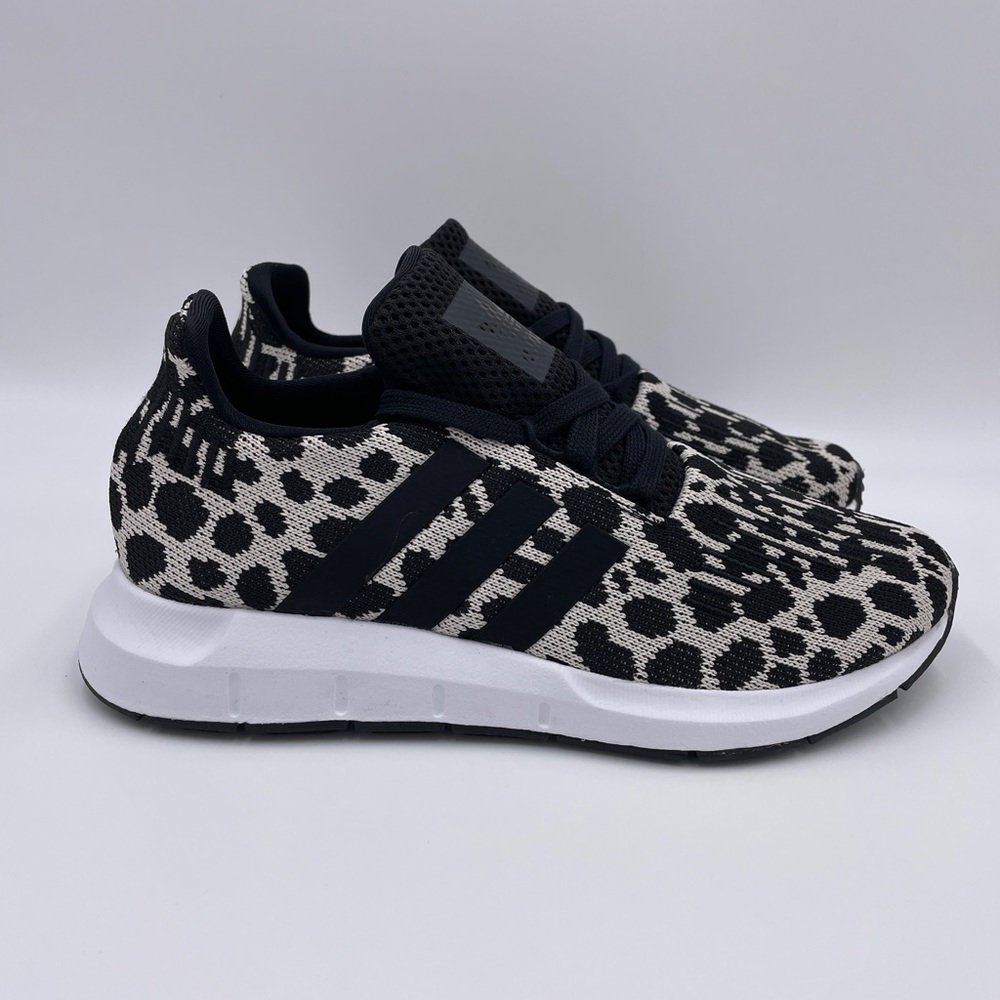 Adidas Swift Run Black / White Womens Shoes